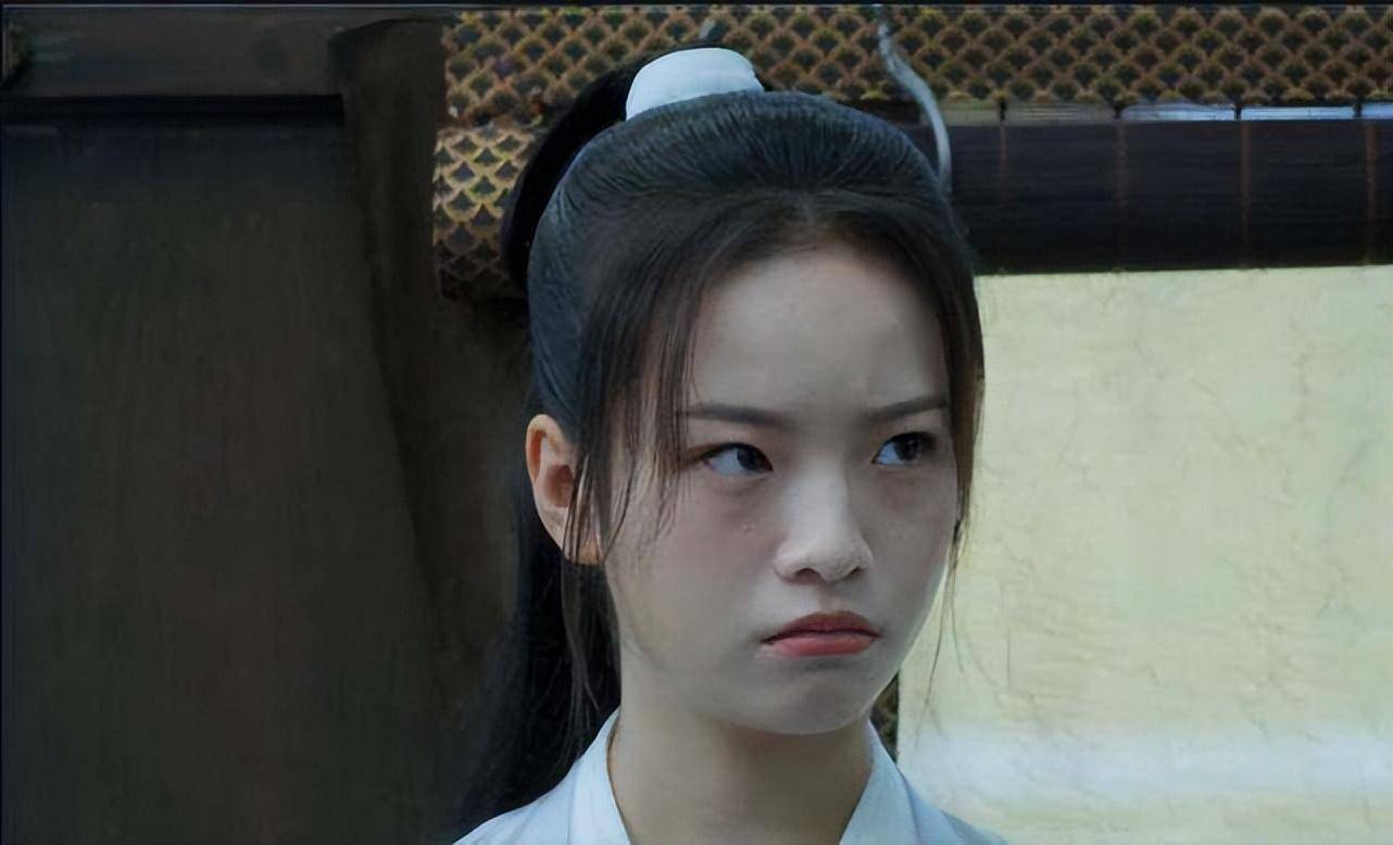 青鸟(丁笑滢),白狐的脸(张天爱)等压得无法完全支撑"绝世美女"的角色