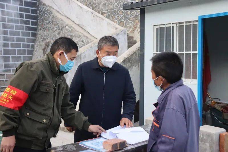 刘林松以"四不两直"方式随机抽查村庄卡口,厂矿疫情防控工作_平顺