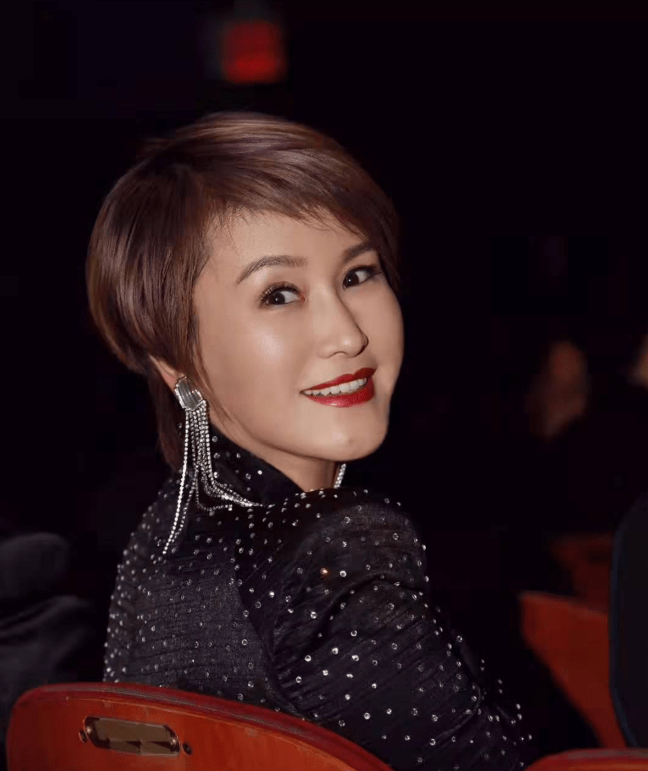 徐庆东病逝8年了,遗孀王茜的选择让人泪目_高榕_母亲_表演