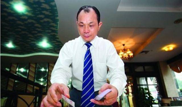 "江西千王"尧建云:一夜赚6百万,被砍断两条腿,舌癌遗憾离世_杨红光