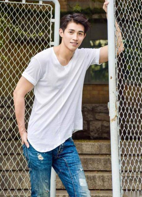 他在《庆余年》靠"吃播"走红,模特出身,曾还是张天爱未婚夫_李子峰_剧