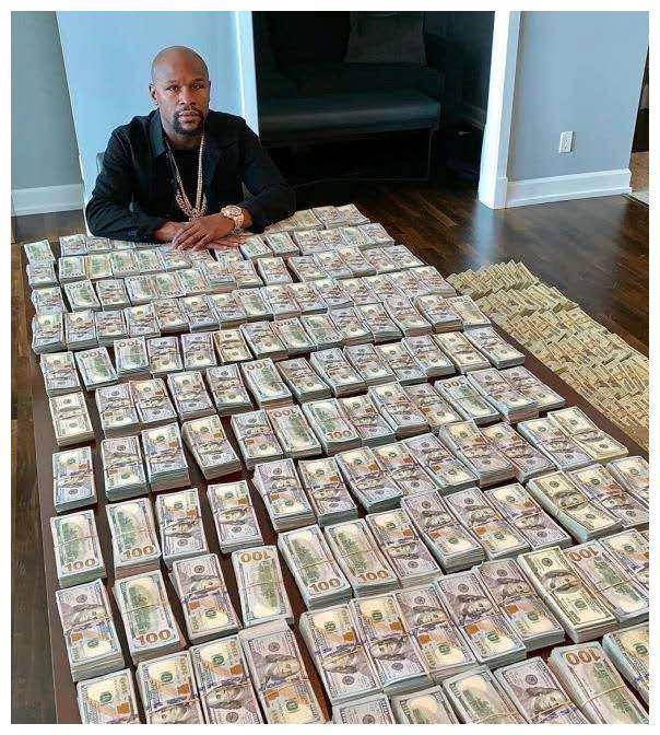 拳王梅威瑟的日常生活,炫富成瘾,曾和7个女友住在一起_拳击_比赛_朋友