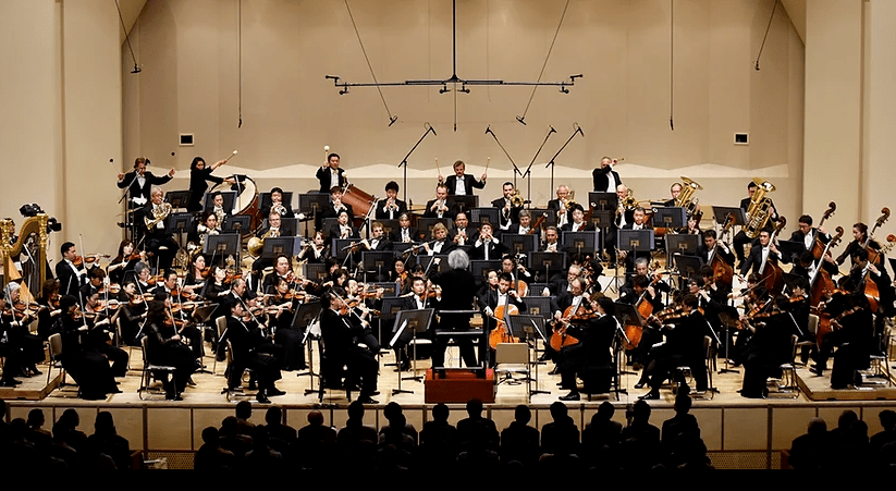 在其弟子小泽征尔的提议下,秋山和庆等其他100多位斋藤秀雄的学生