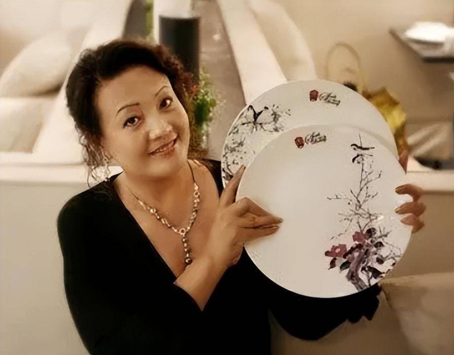 传奇张兰离婚35年：爱上摄影家，弟弟惨死，前夫单身有泪_汪则翰_儿子_母亲
