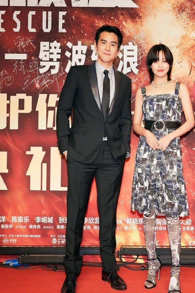 彭于晏瘦到巴掌脸,我却被辛芷蕾的画报丝袜吸引_裙子_计划_前卫