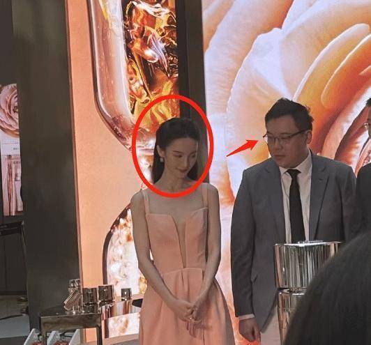 金晨现身活动捞金,男嘉宾的眼神亮了,网友:眼睛没离开过!