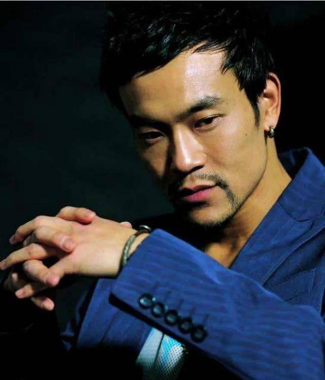 演员廖凡,把大5岁妻子宠上天,事业爱情两不误,结婚多年零绯闻_父亲_小