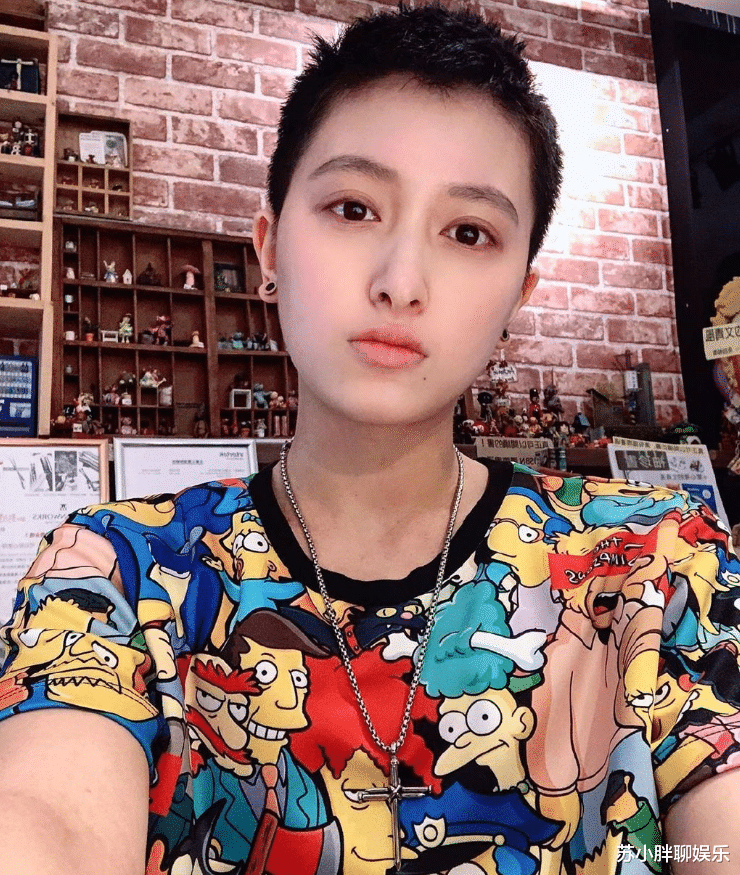 可能很多人对于恋爱这件事情比较的抵触,但是这是郑靓歆个人的选择.