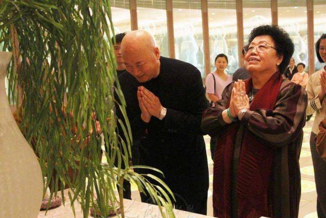 陈丽华遗嘱已立好,迟重瑞分到500亿比给儿女的都多,他却拒绝了_家庭