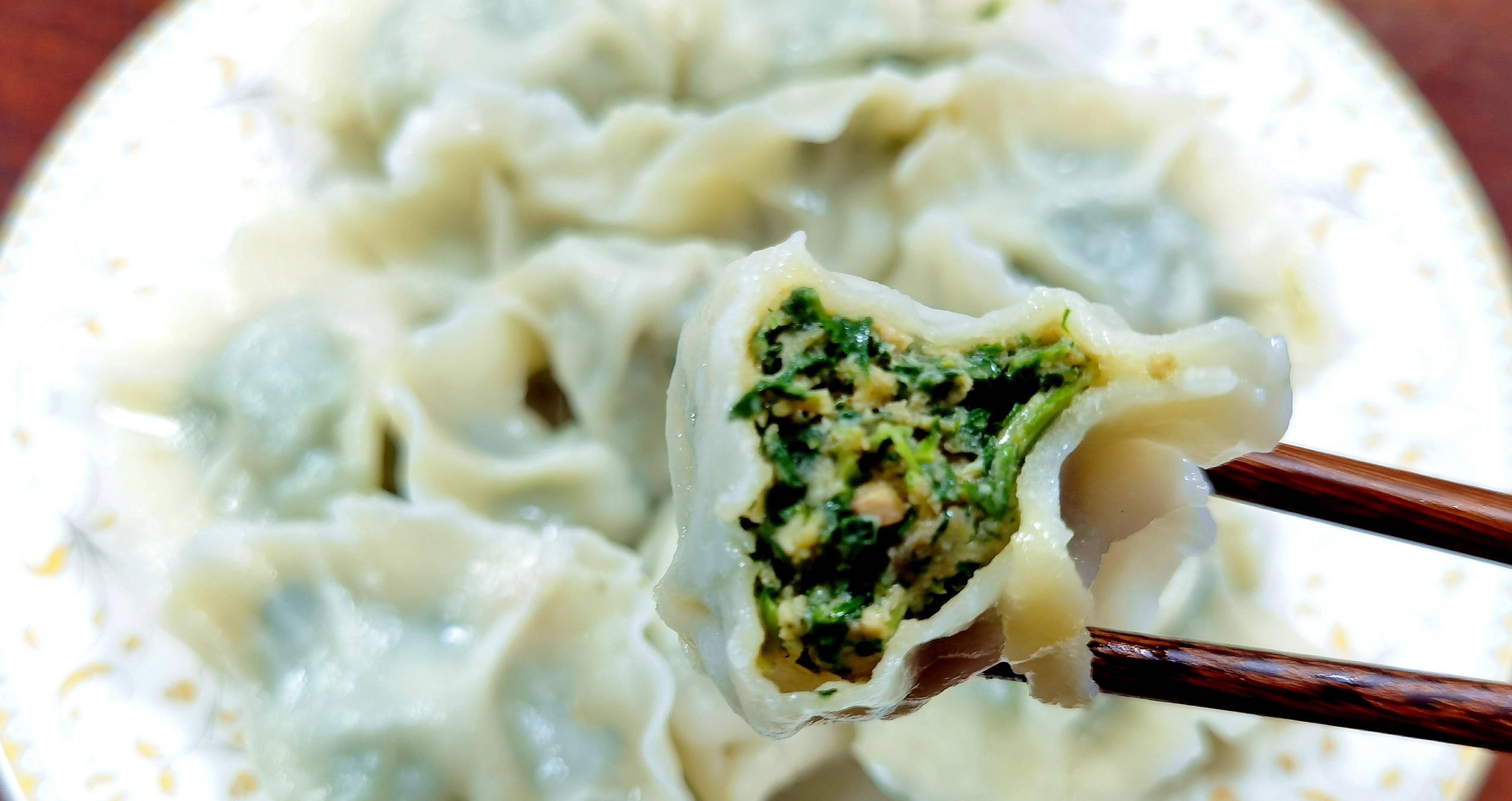 这菜全身是宝,比荠菜香椿还营养,却常被当成杂草,包饺子吃真香_野菜