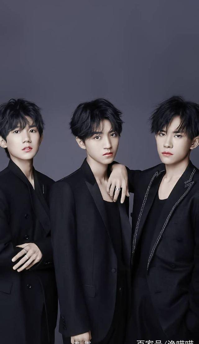 凯千太有爱!活动大合影中,原来是王俊凯自己主动换到千玺旁边?