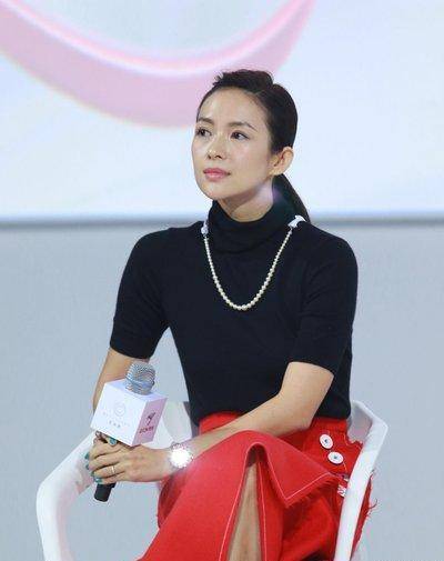 41岁章子怡素颜现身,状态令人唏嘘,网友:不画眉毛都变老了_眉笔_颜色