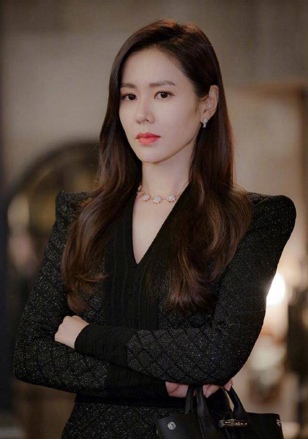 快奔四的孙艺珍变身"气质大小姐",和男神恋爱,赶时髦,两不误