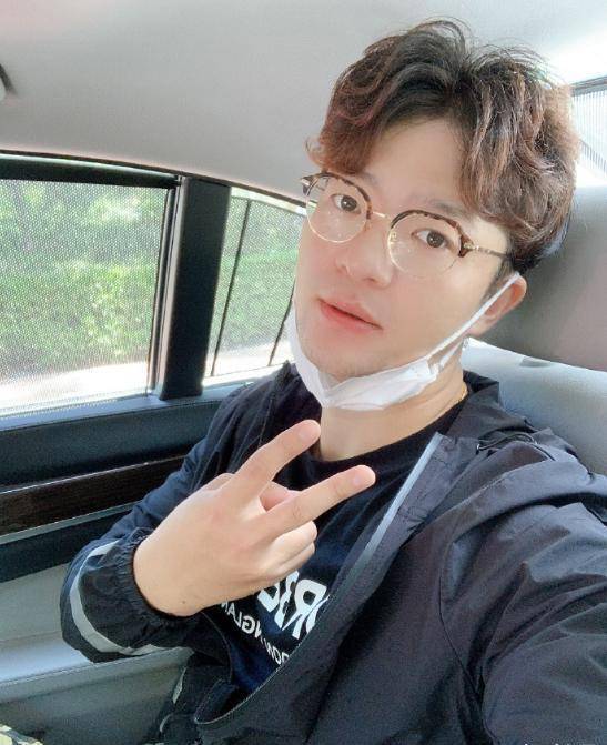 德云社38岁谢金喜得一子,深情发文感谢老婆,儿子与郭德纲平辈_相声