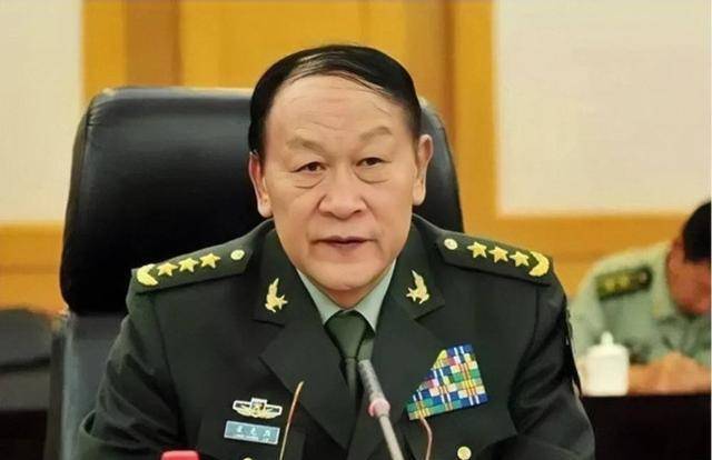 1993年,梁光烈任北京軍區參謀長,頂頭上司是二野和四野的猛將_李來柱