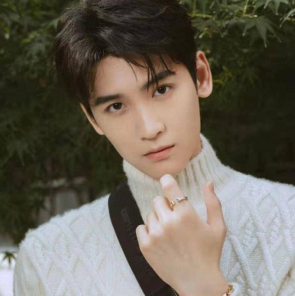 小哥张起灵扮演者黄俊捷恋情曝光?