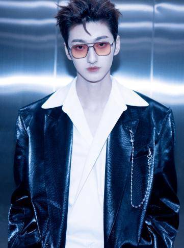 孟子义终止与王厚杰约会,与刘特坐摩天轮被偶遇,男帅女美超般配_朋友