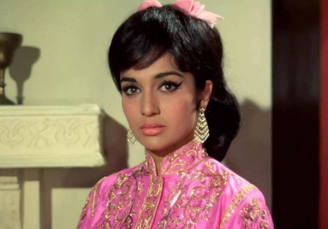 车》(汉语配音版),由印度宝莱坞传奇影星吉滕德拉和阿莎·帕里克主演