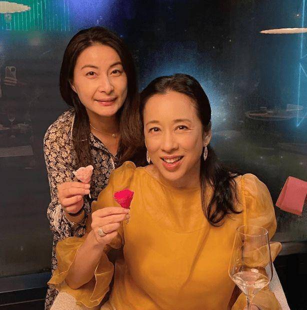 4岁霍中妍首次登台演出,不怯场超常发挥,受到爸爸霍启刚的表扬_郭晶晶