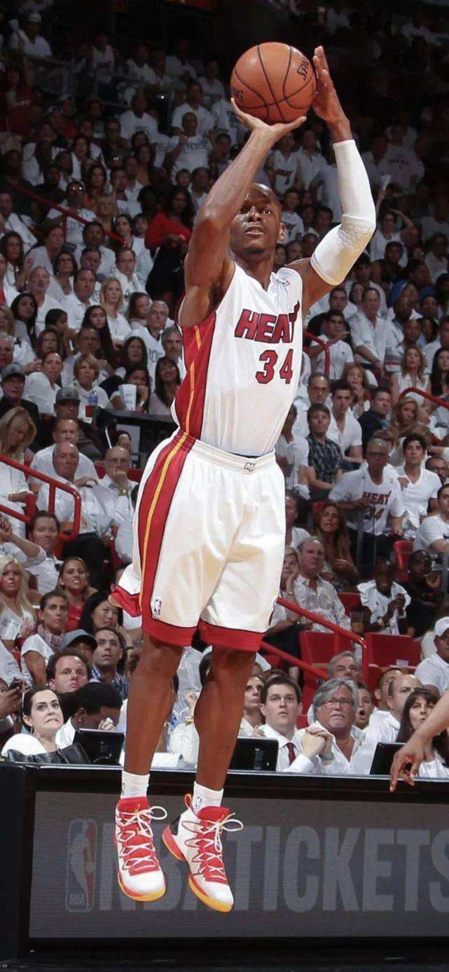 nba历史6位最强"34号":两人历史前十,现役攻防超巨无悬念_时期_皮尔斯