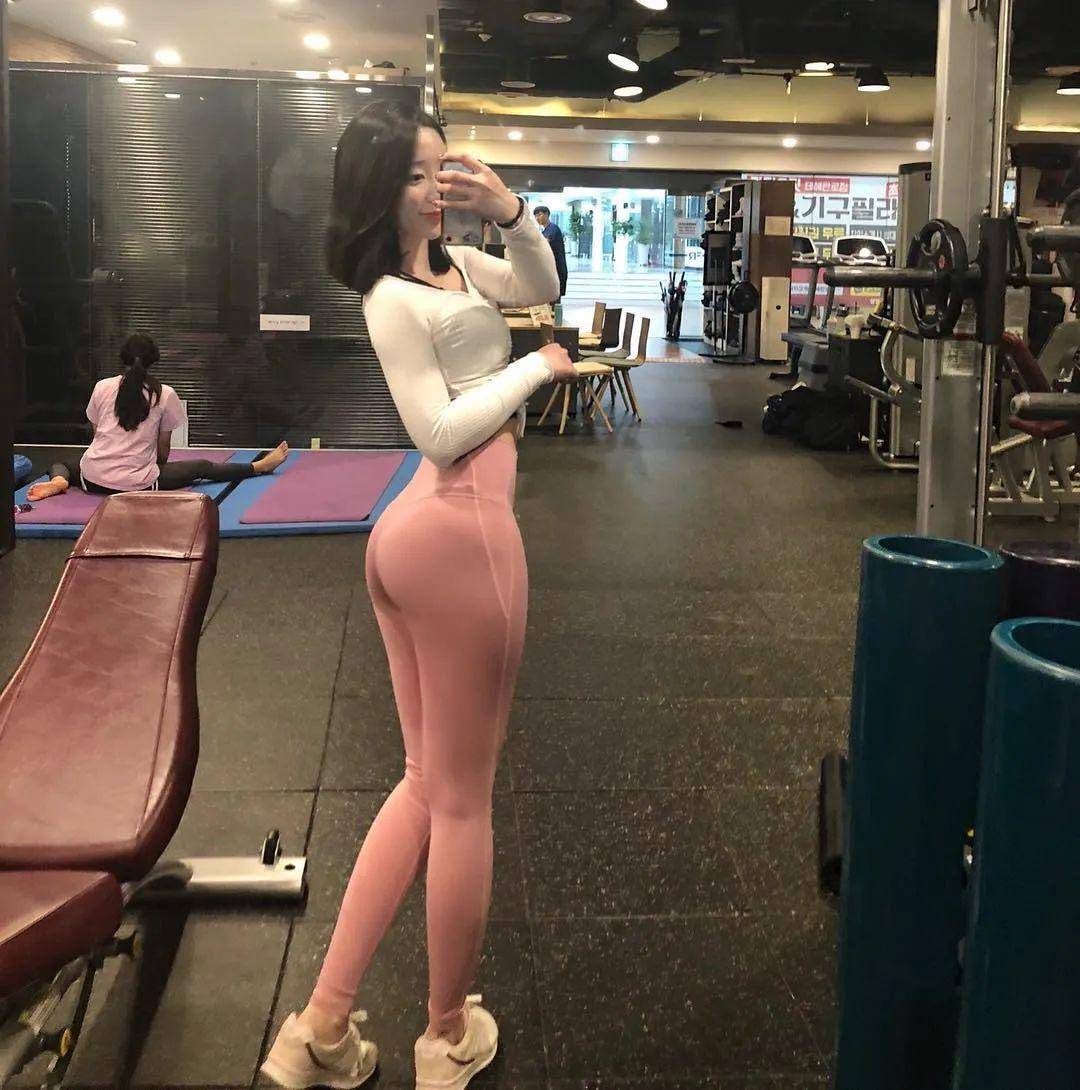 虽说是人人羡慕,性感迷人的健身女神,但amourfor并没有刻意去追求训练