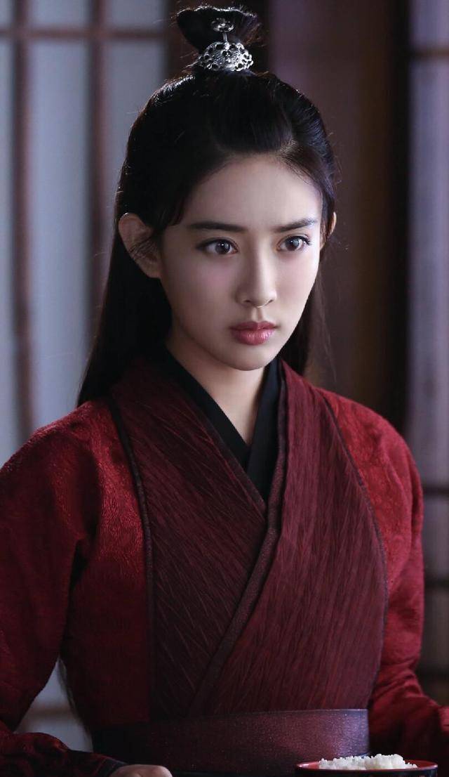 孟子义作为娱乐圈新生代小花,自2014年因出演《武神赵子龙》踏入娱乐