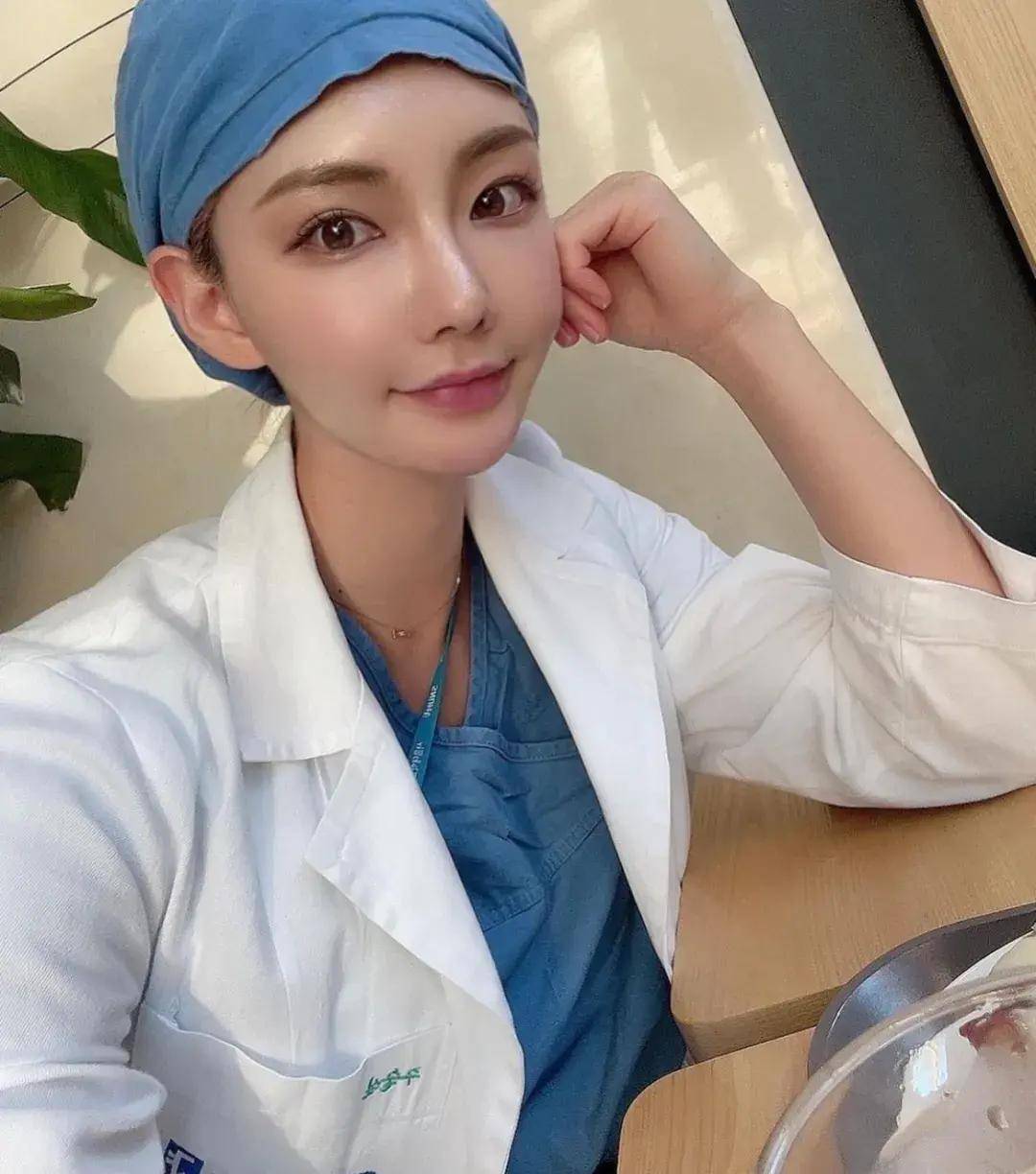 当"美女护士"褪去制服…这身材你给打几分?_健身_dana_运动