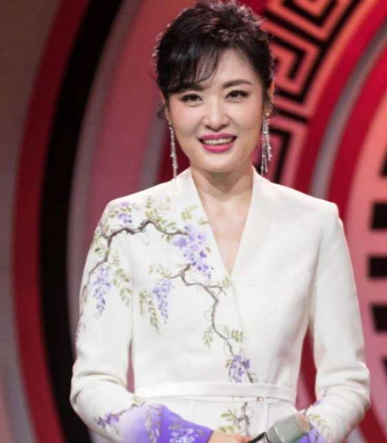 在之前《声临其境》第三季的时候,周涛现身都让很多人感觉十分怀念.