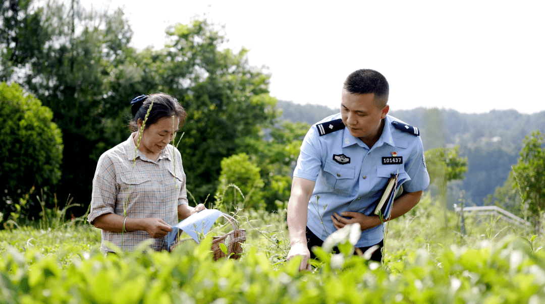 广元市旺苍县公安局木门派出所所长,刘安华他积极研究社情,警情,舆情