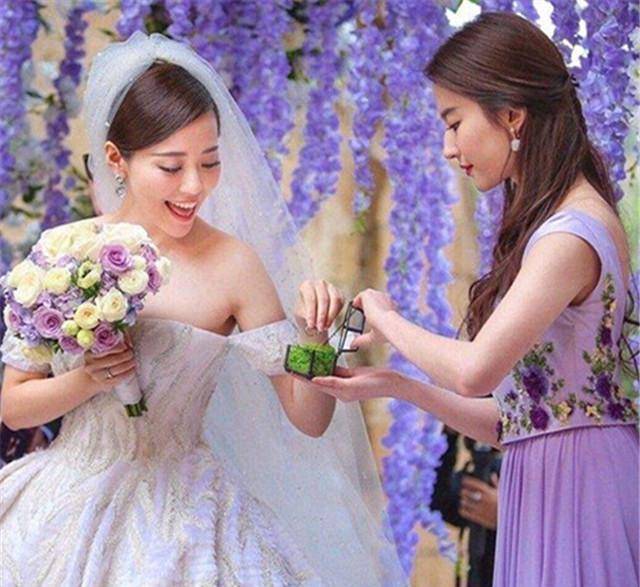 娱乐圈结婚都请不到刘亦菲,朱亚文却轻松办到,跟她比跟老婆还亲_婚礼