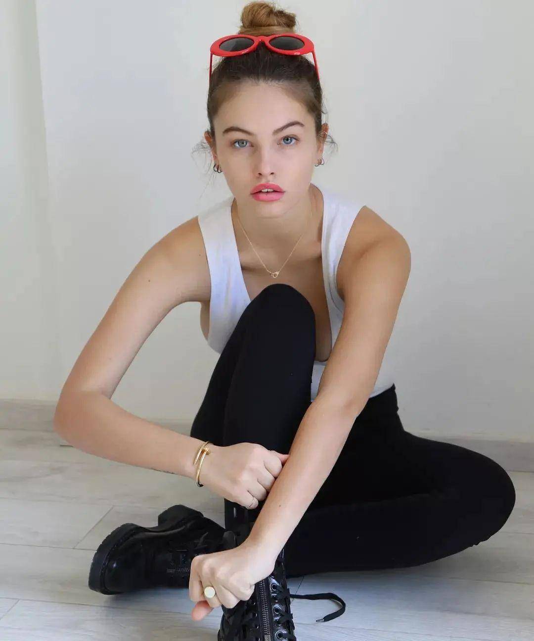 被评为全球百大美人第一位的,是年仅17岁的国外模特_thylane_时尚