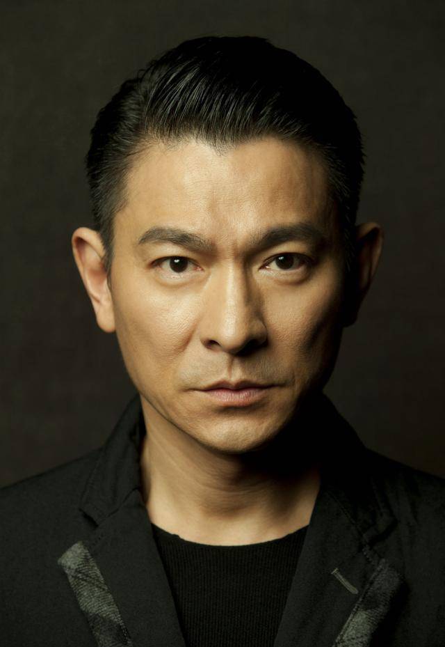 刘德华mylove演唱会线上重映,哽咽再唱17岁_工作_历程_气质