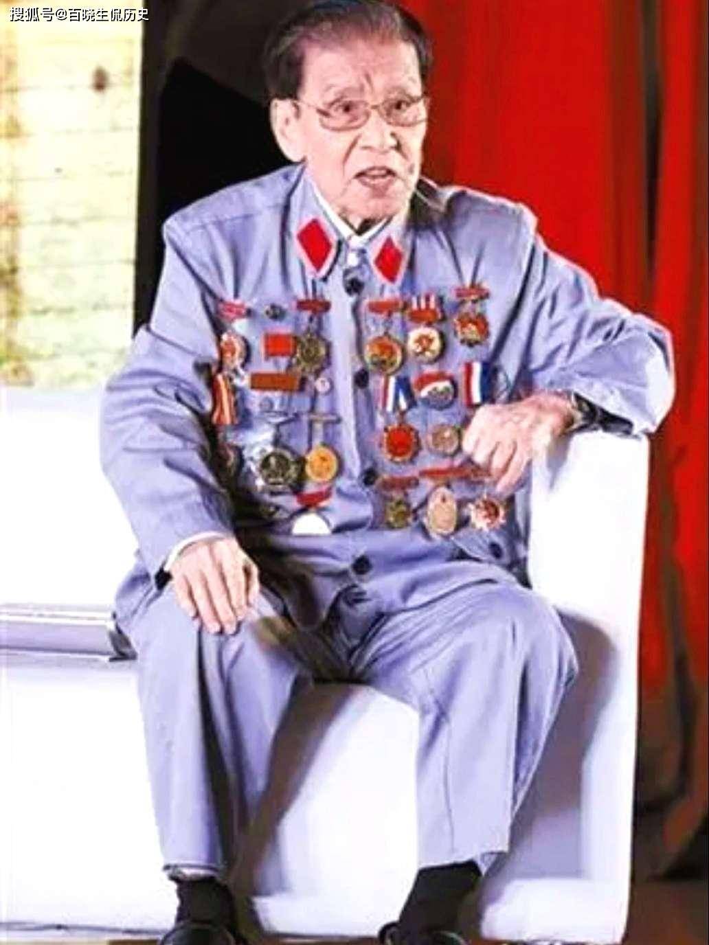 此人13岁就当了"汉奸",还有日本名字,抗战胜利后却成了英雄
