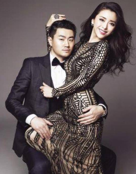 倒追大张伟被拒,"闪婚"嫁入豪门的黄小蕾:为何被列入黑名单?