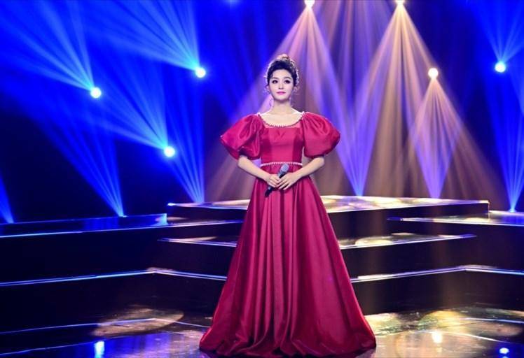 高楠登中央广播电视总台综艺频道《新声乐游季》深情演唱原创爱国单曲