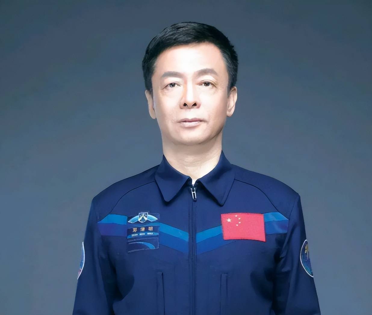 神15的名单公布之后,笔者就带着非常虔诚的心,查阅了三人的履历,学习