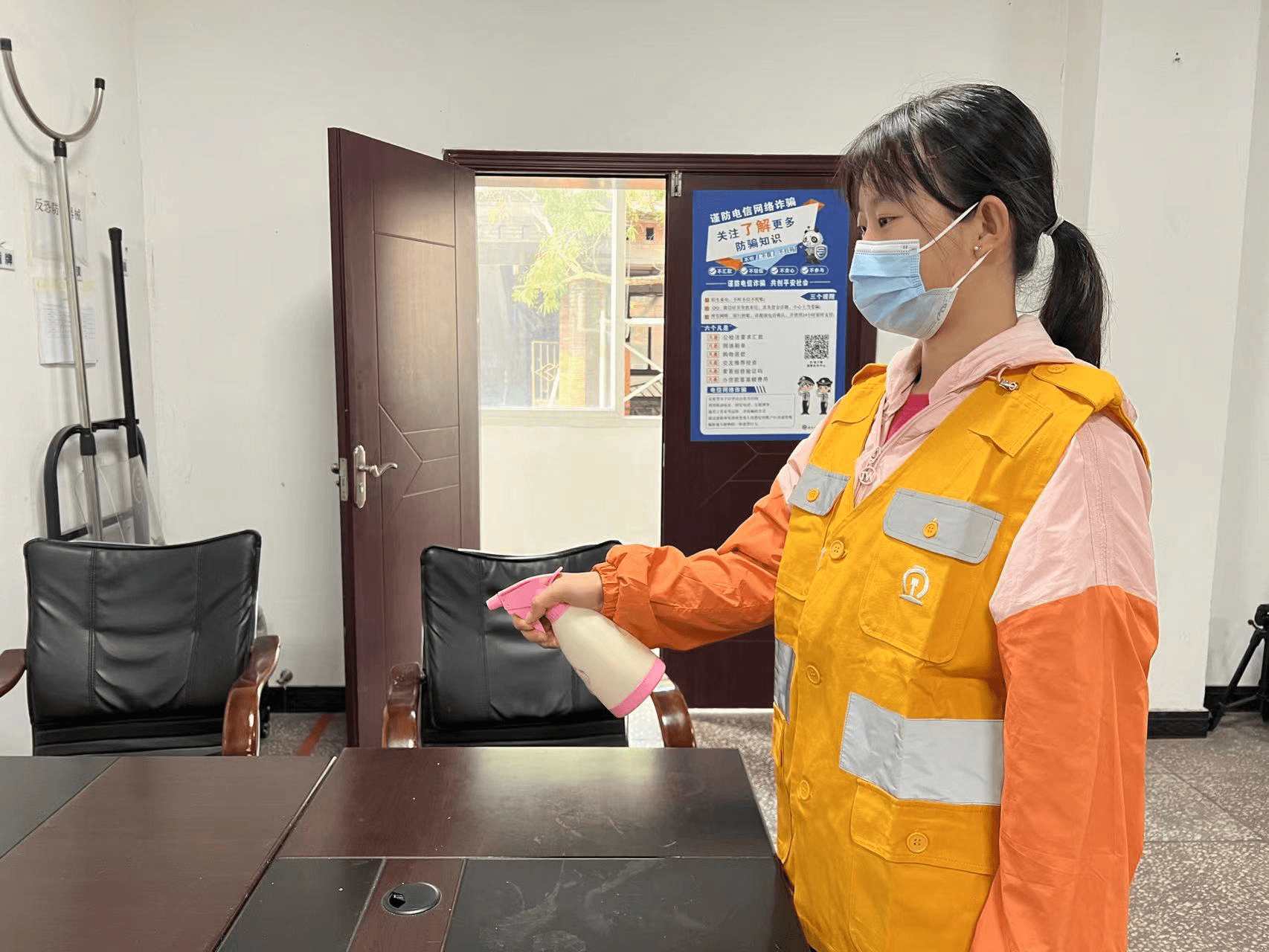 交广会客厅|重庆电务段:让党旗在战"疫"一线高高飘扬_车间_防控_疫情