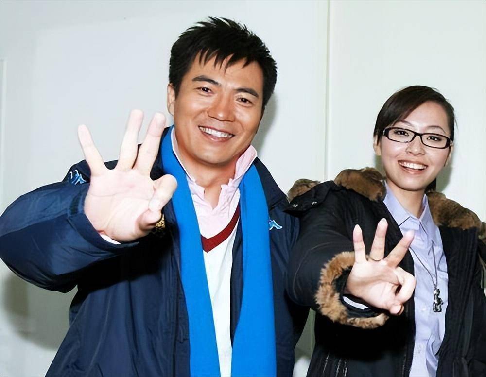 黄健翔离婚16年:他惹官司,再婚后又做父亲,前妻患癌至今单身_孙颖