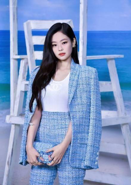 女模赤脚走秀,香奈儿把海滩搬进大皇宫_度假_饰品_配件