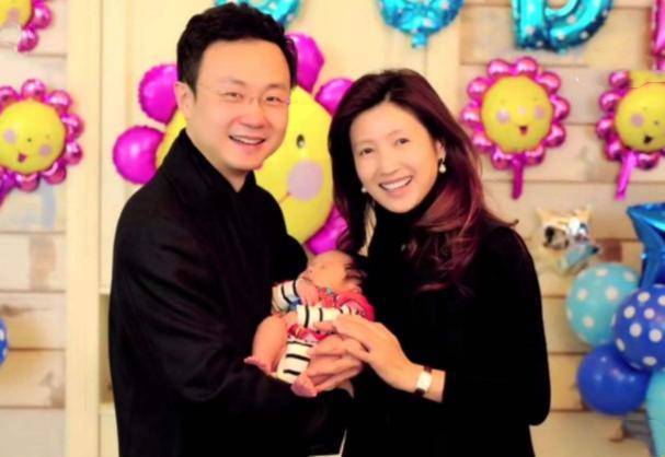 原来电视名嘴刚强老婆是圈内人,婚后生活低调,参加节目才被知道_工作