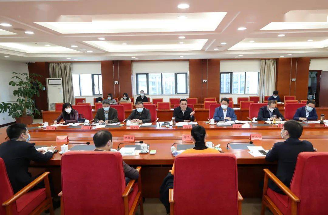 刘洪建与以晴集团董事长周以晴一行座谈_发展_昆明_优势