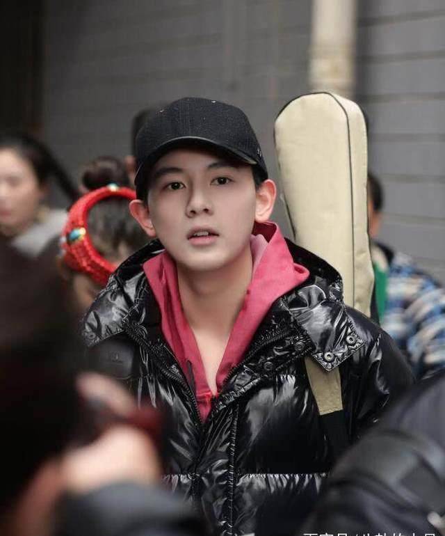 胡先煦现身北电艺考复试,一句耿直评论逗乐了网友_萧晗_雷佳音_林依晨