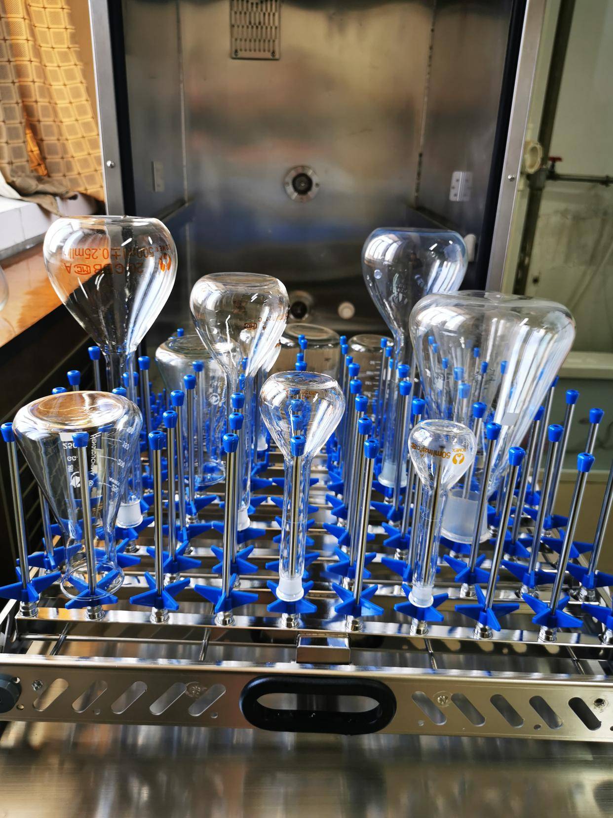 实验室全自动玻璃器皿清洗机真的靠谱吗?_仪器_效果_保护