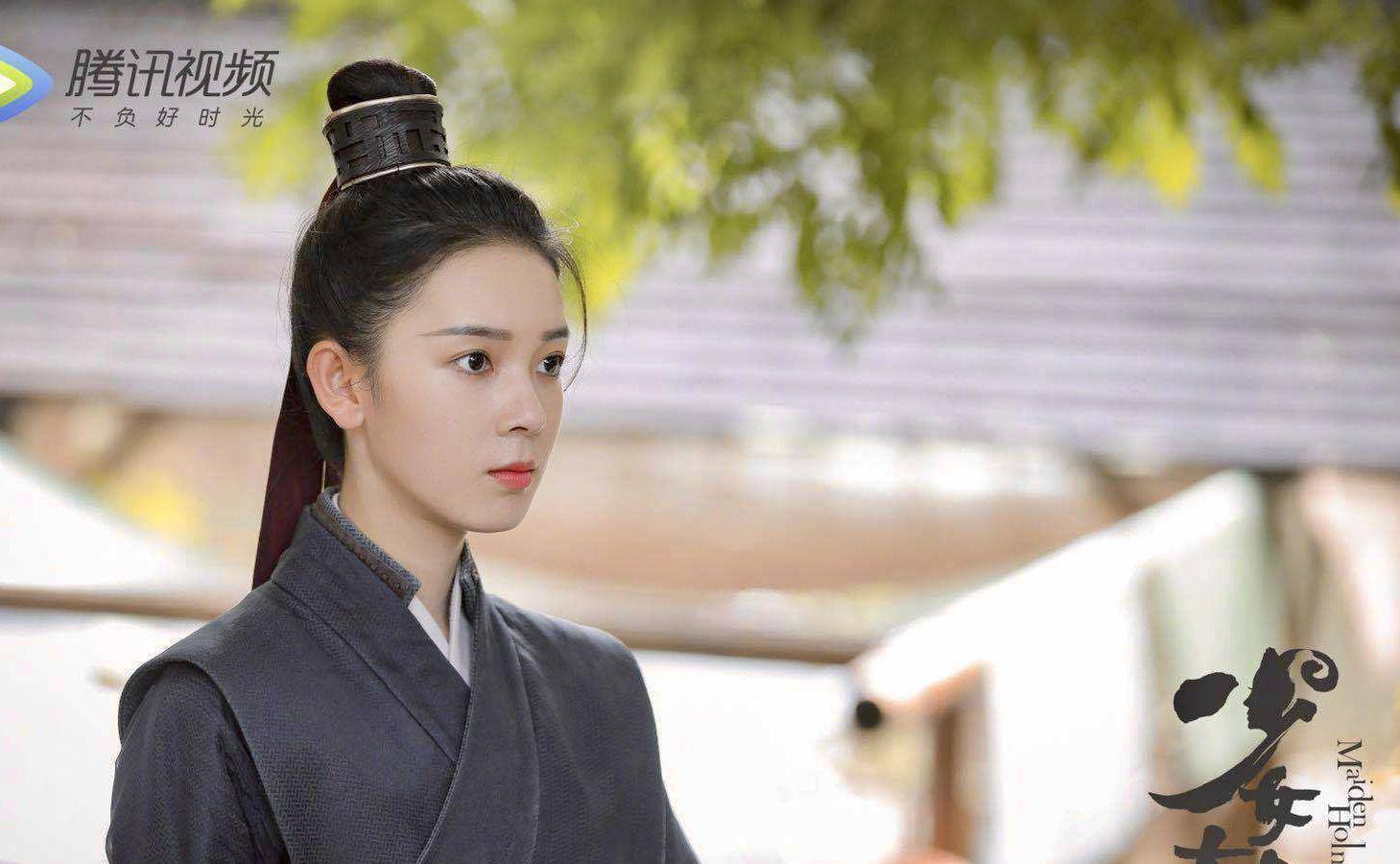 但是到了这部剧,观众们对陈瑶女扮男装的戏码,已经审美疲劳了.