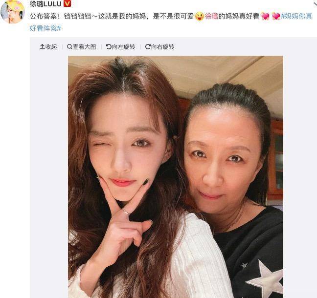 孙千分享的是妈妈年轻时候的照片,温婉优雅,连一件臃肿的羽绒服都能穿