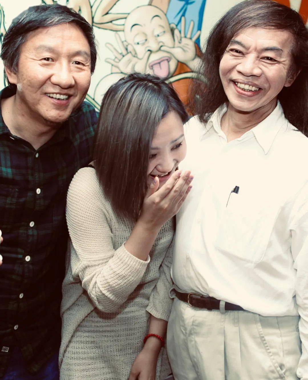 我与女儿小鹿跟蔡志忠的当日合影次日,蒙眬中醒来,猛然记得跟蔡志忠约