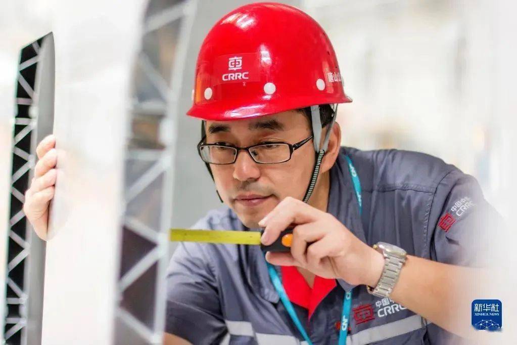 新征程上,他们在平凡工作中创造不平凡的业绩_李培生_迎客松_坚守