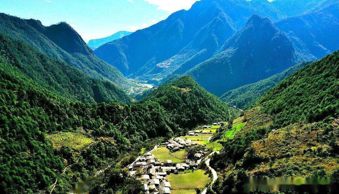 云南在怒江大峡谷最北边的村庄—峡谷美村秋那桶_生活_碧罗雪山_西藏