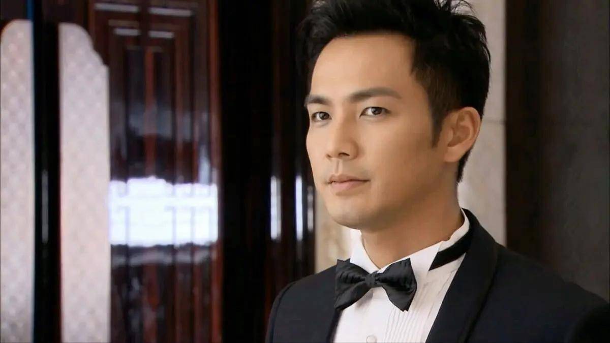 娱乐点评:赵丽颖,钟汉良,景甜,王心凌,陈乔恩,张天爱_网友_营销_节目