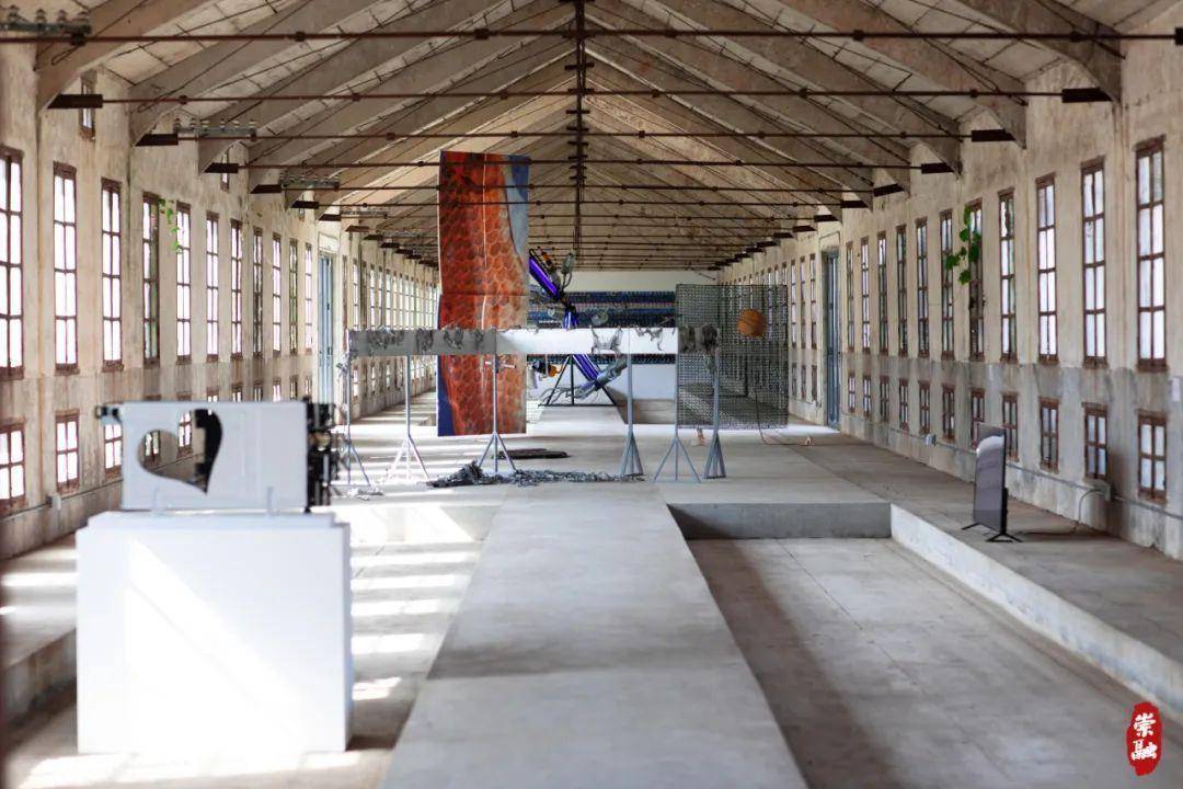 美术馆就是通过"随时发现然后调整"的方式一点一滴"建立"起来的.